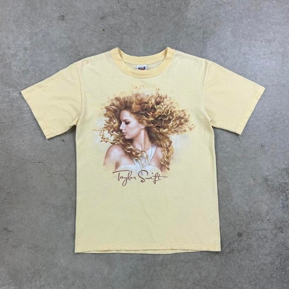Vintage Taylor Swift‎ Fearless Tour Shirt Size Small Yellow 2009 Concert Merch